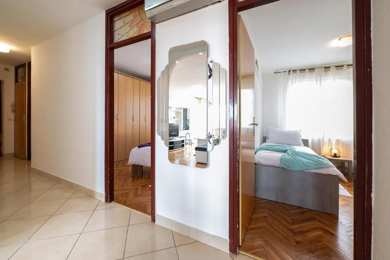 Be Happy Apartment Rijeka 0*,